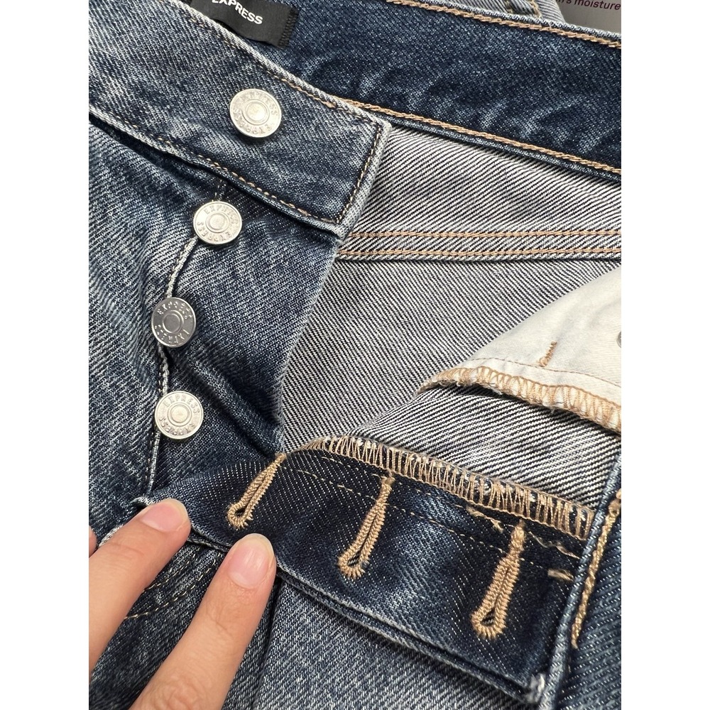 EXPRESS Shorts Womens 6 Distressed Cutoffs Button Fly Medium Wash Denim NWT - Picture 7 of 7